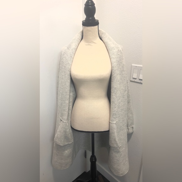 Brand new MADEWELL Glenridge Shawl-Collar
Sweater cardigan grey color size S - Picture 7 of 11